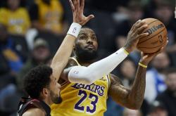 关于浙江稠州训练开放日，今晨远射贴柱引欢呼，全明星赛在即，赛程密集仍需轮换的信息-爱游戏ayx体育